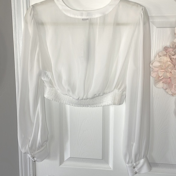 Bebe Cropped V-necked Satin Long Sleeve medium - Picture 3 of 3